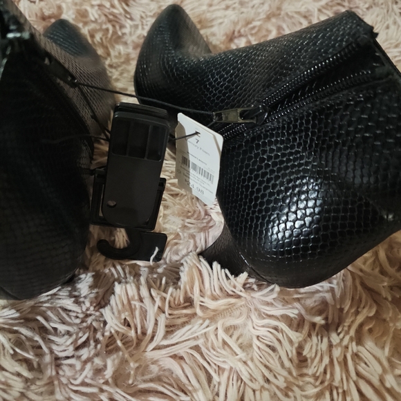 Black Textured Ankle Boots - Picture 4 of 5